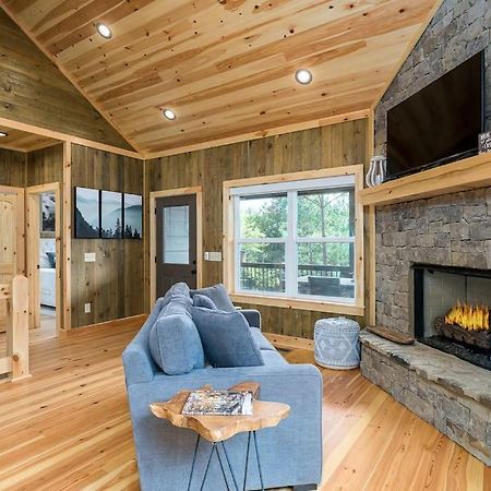 The Llaguna Lodge - New Cabin, Sleeps 10, Fire Pit, Hot Tub, In Blue Ridge , Ga Εξωτερικό φωτογραφία