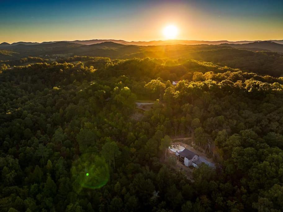 The Llaguna Lodge - New Cabin, Sleeps 10, Fire Pit, Hot Tub, In Blue Ridge , Ga Εξωτερικό φωτογραφία