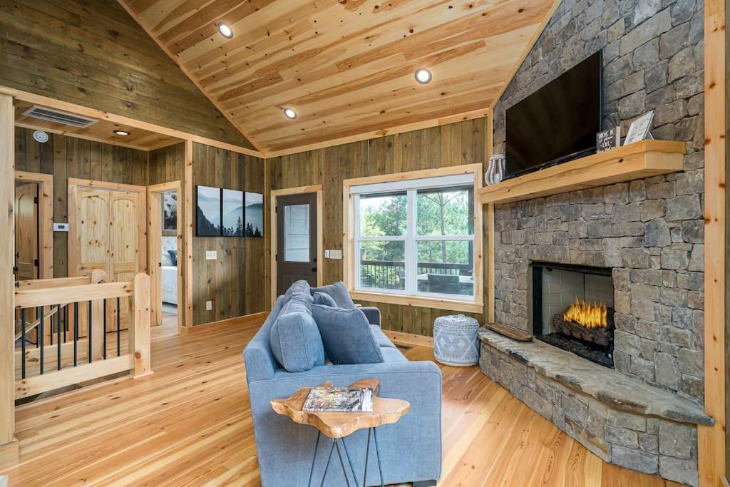 The Llaguna Lodge - New Cabin, Sleeps 10, Fire Pit, Hot Tub, In Blue Ridge , Ga Εξωτερικό φωτογραφία