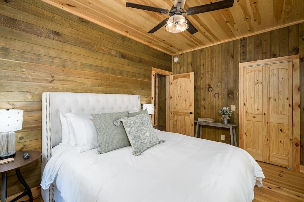 The Llaguna Lodge - New Cabin, Sleeps 10, Fire Pit, Hot Tub, In Blue Ridge , Ga Εξωτερικό φωτογραφία